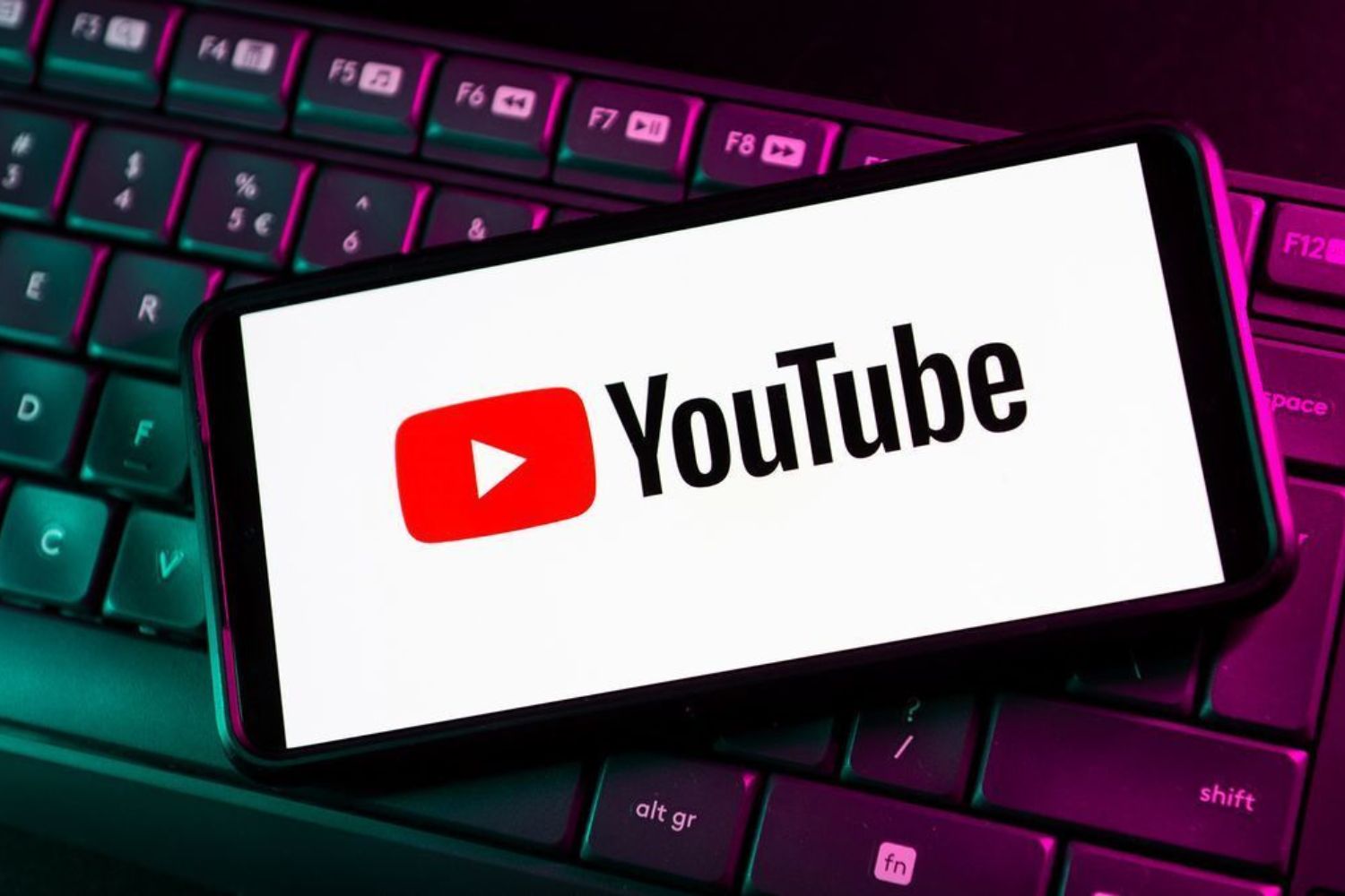 O YouTube quer saber sua idade — e a mudança que chega ao Brasil pode alterar sua experiência