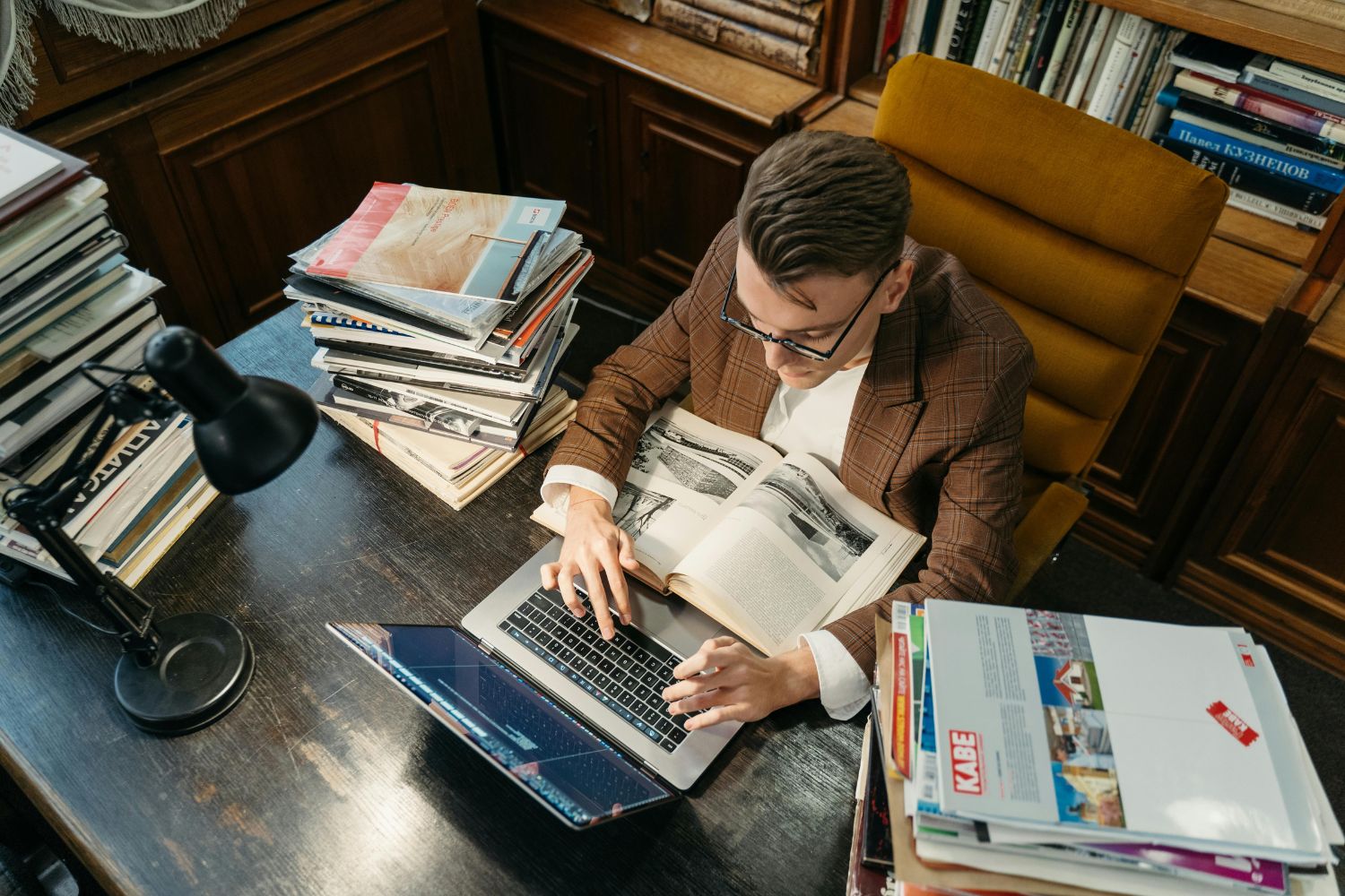 Geração Z não rejeita o escritório — rejeita perder tempo: o choque que está mudando o trabalho