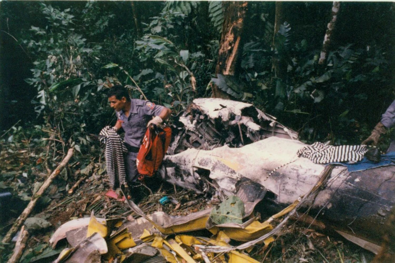 Três décadas depois, restos mortais dos Mamonas foram exumados