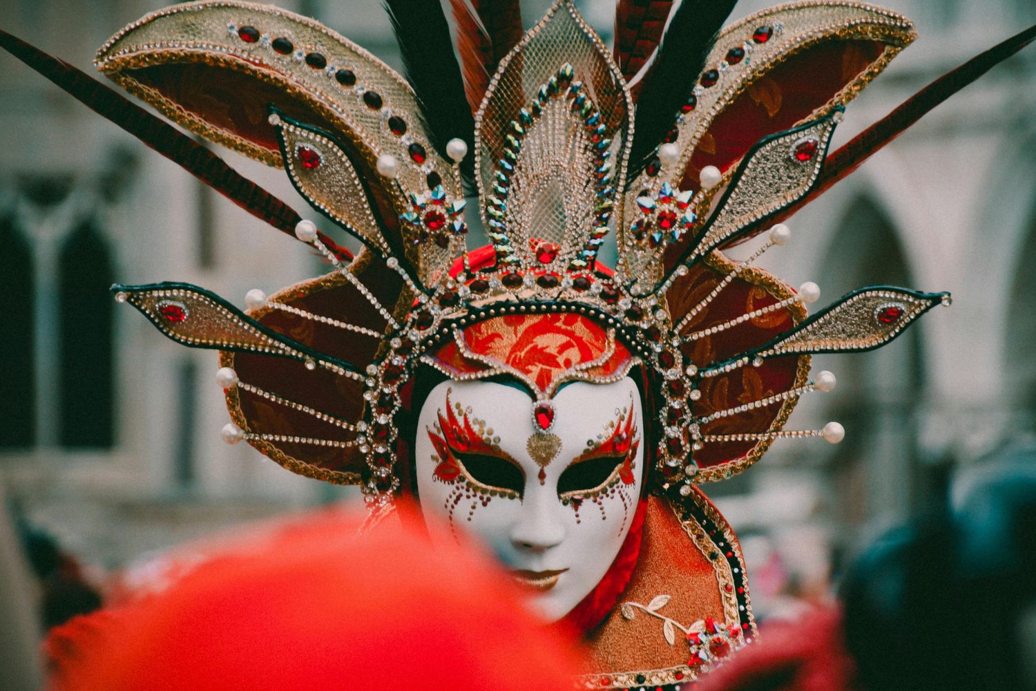 O que está por trás da decisão de barrar mascaras no Carnaval