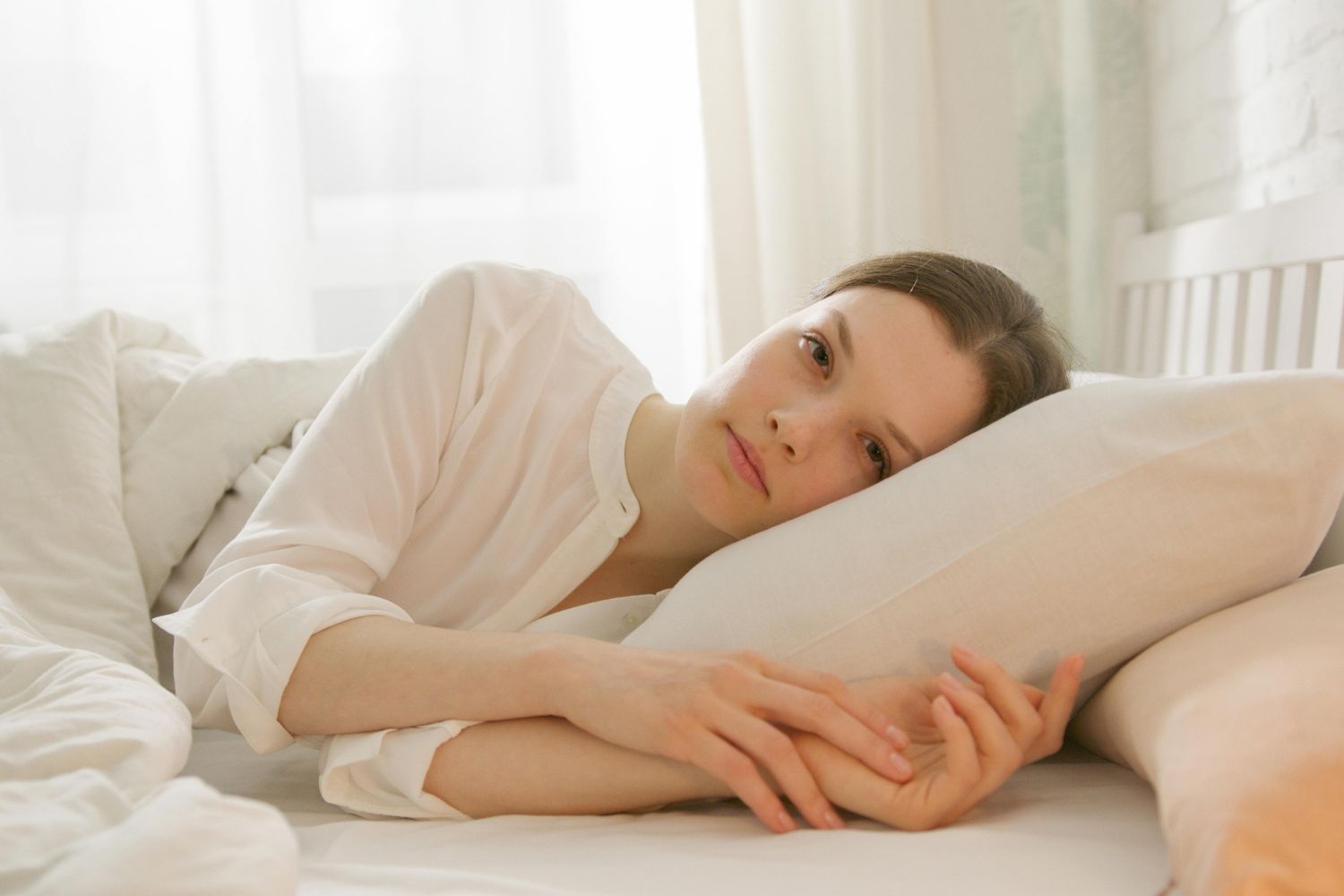 Dormir mal em um lugar desconhecido não é azar nem ansiedade gratuita: o que diz a ciência