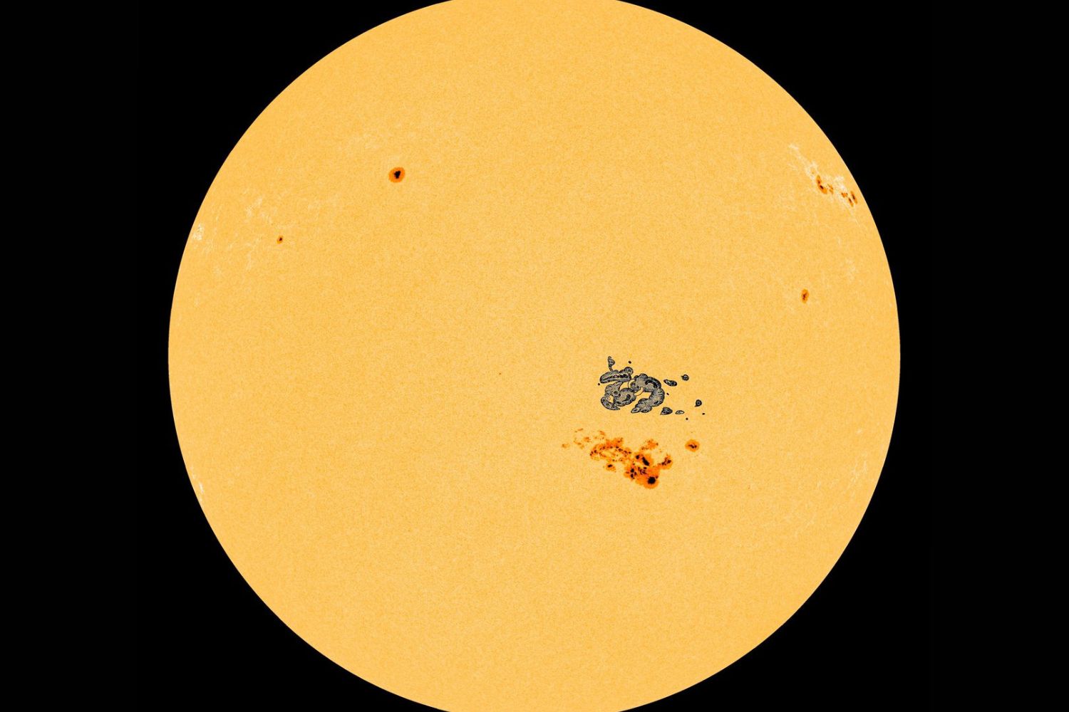 Em poucos dias, uma sequência rara de explosões extremas partiu da mesma área do Sol