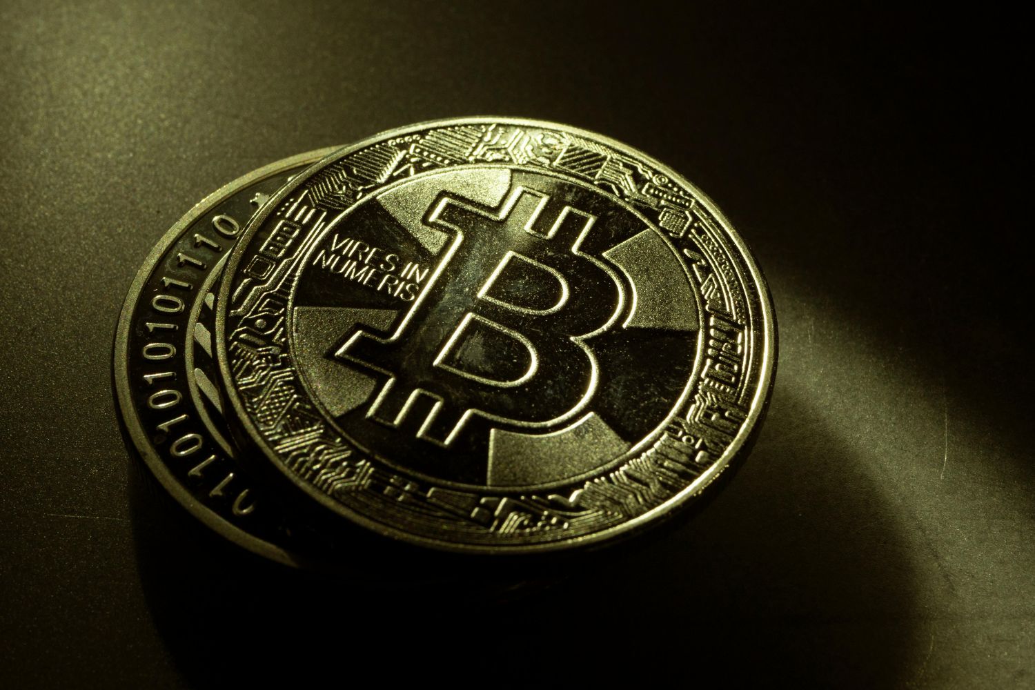 Bitcoin cai com força e acende um alerta no mercado cripto