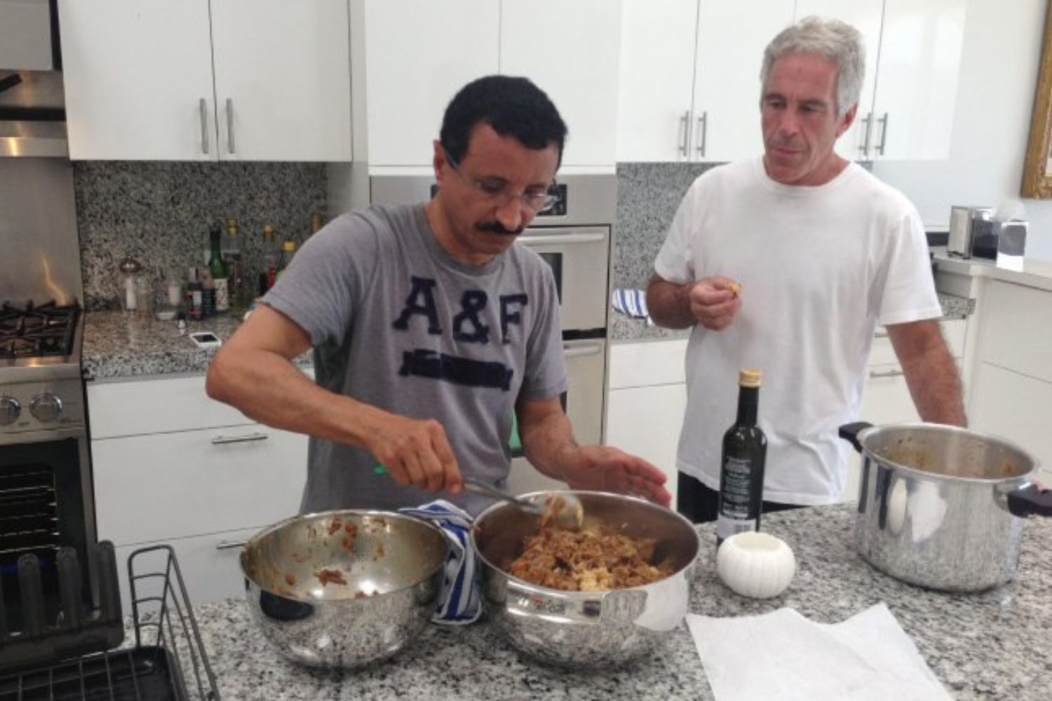 Um gigante global deixa o cargo após revelações sobre relação com Jeffrey Epstein