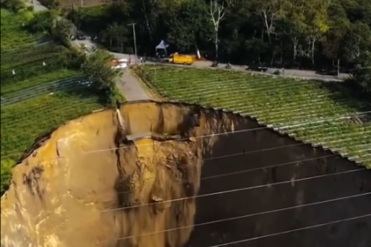 Região inteira do Sudeste Asiático em alerta devido a cratera enorme que não para de crescer