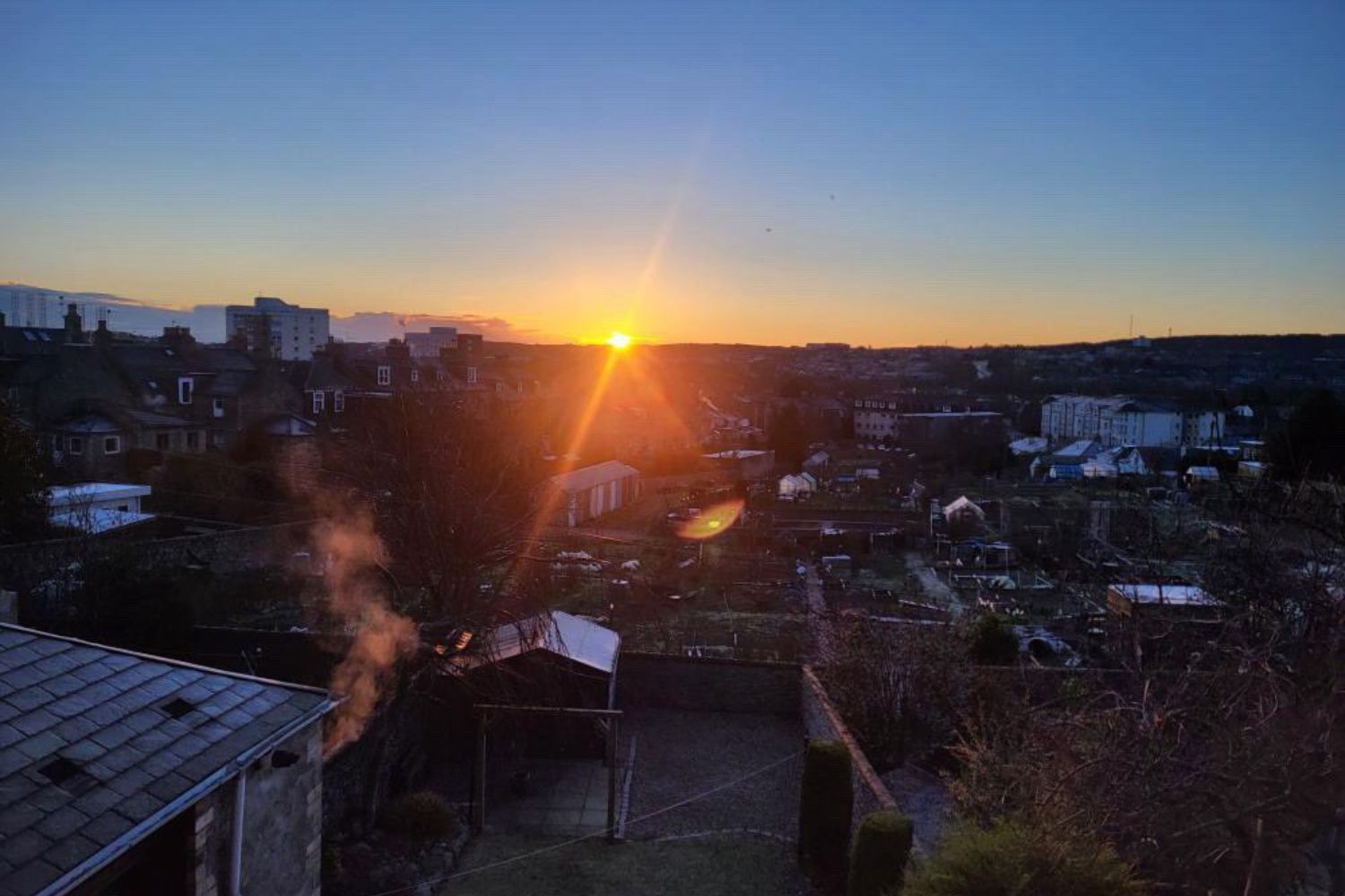 Após 21 dias de escuridão, cidade do Reino Unido finalmente voltou a ver o sol