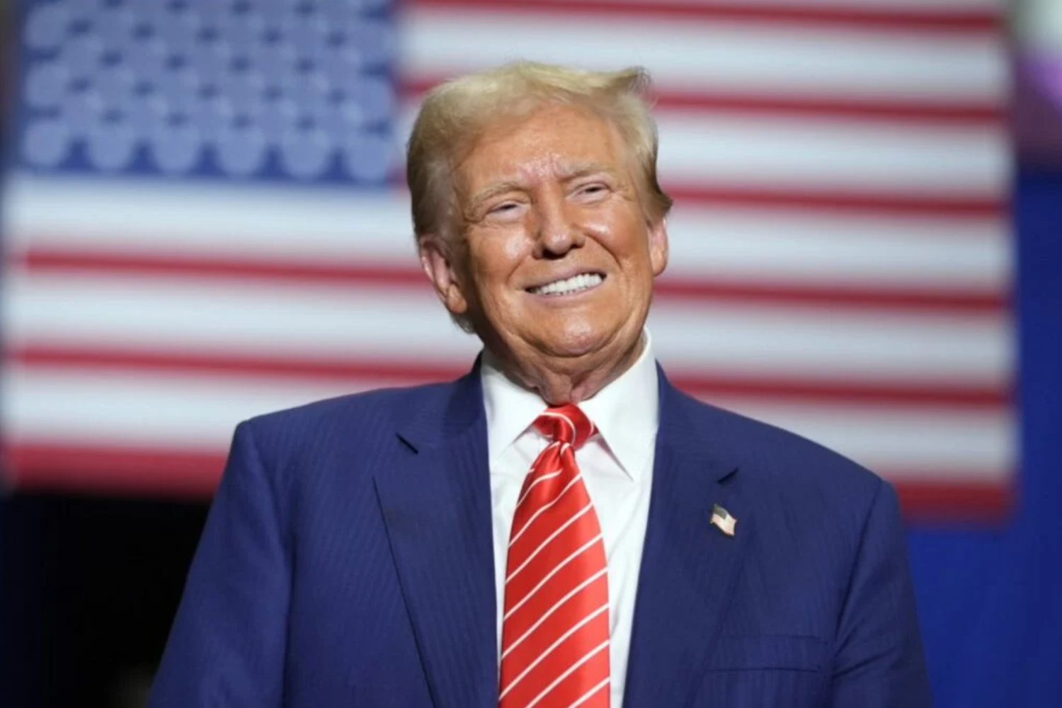 Trump Suspende Ataques