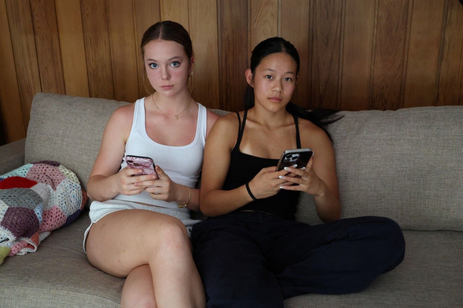 A Austrália proibiu redes sociais para menores de 16 anos, mas muitos adolescentes continuam entrando