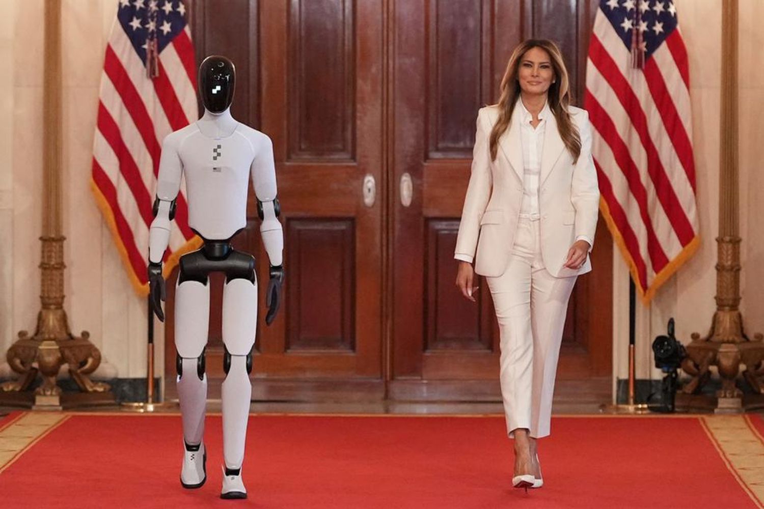 Melania Trump surpreende ao aparecer com robô humanoide na Casa Branca