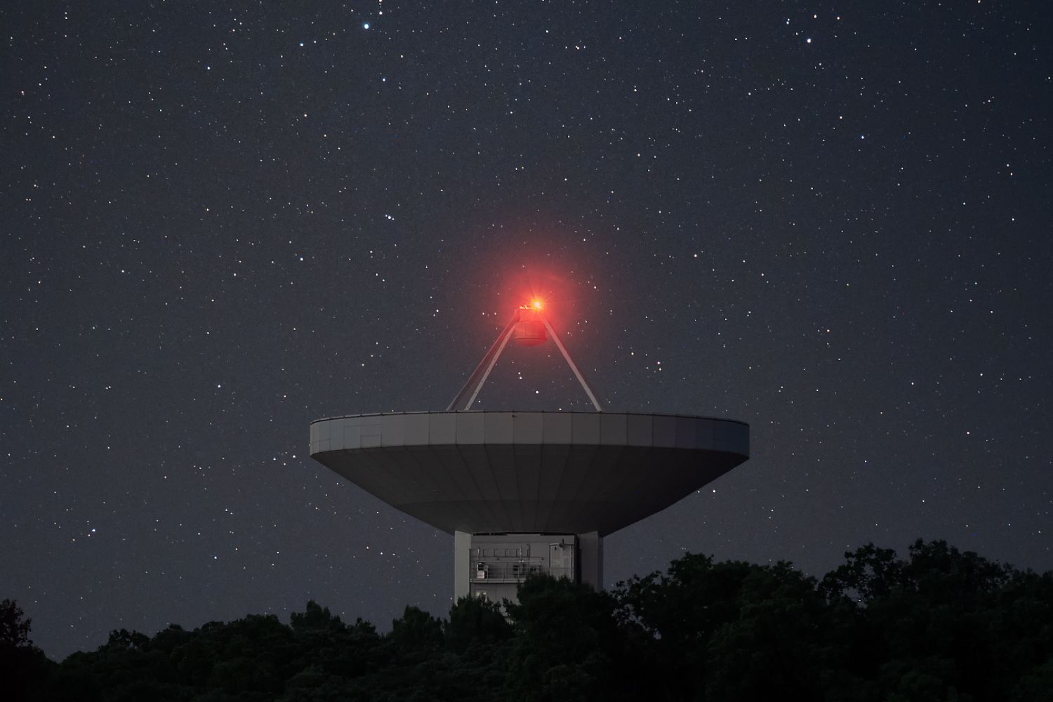 O maior radiotelescópio do mundo está investigando possíveis sinais alienígenas: 100 delas continuam sem explicação