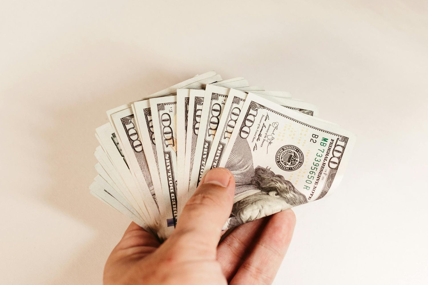Música “Ring my bell” pode mudar sua vida financeira? O que a ciência realmente diz sobre músicas que prometem atrair dinheiro