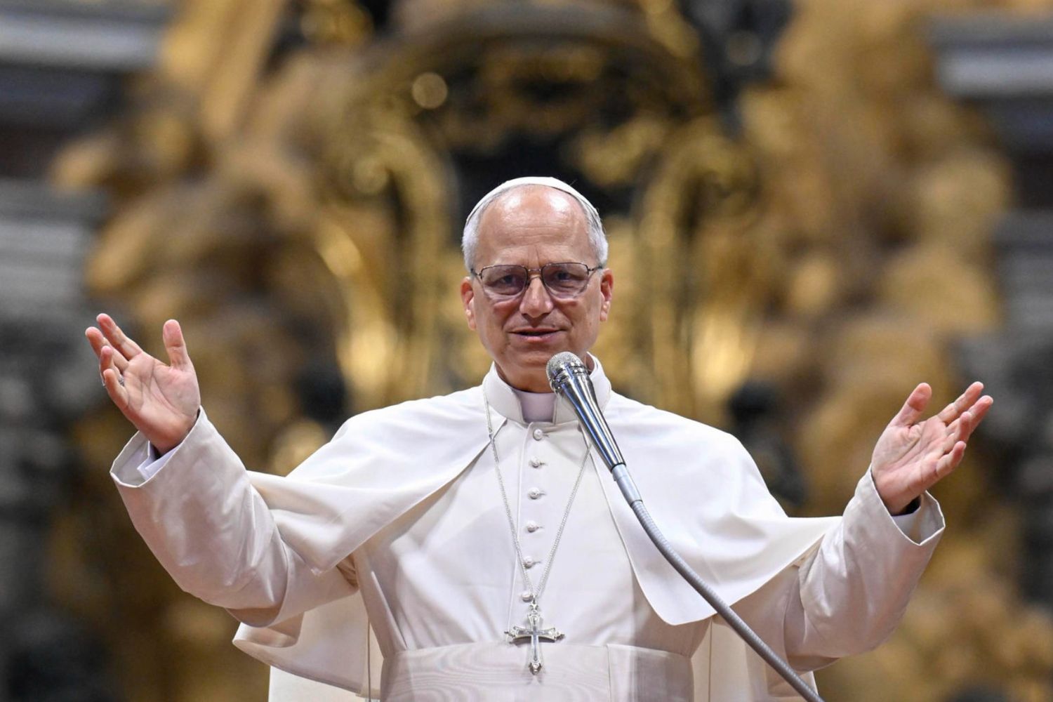 Papa Leão XIV critica a guerra durante celebração no Vaticano