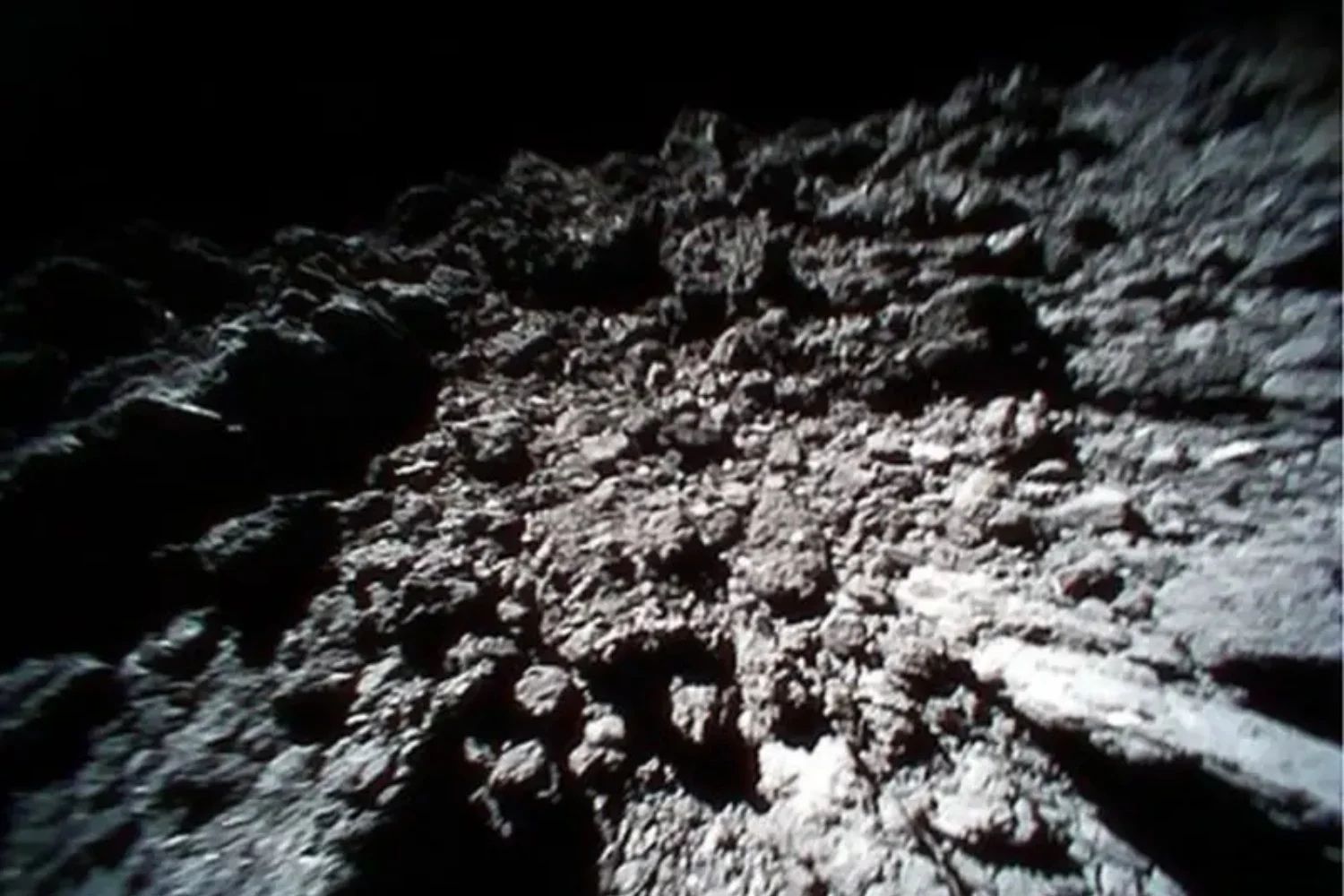 Amostras de um asteroide acabam de confirmar algo inquietante sobre a origem da vida: os componentes do DNA estavam espalhados por todo o Sistema Solar