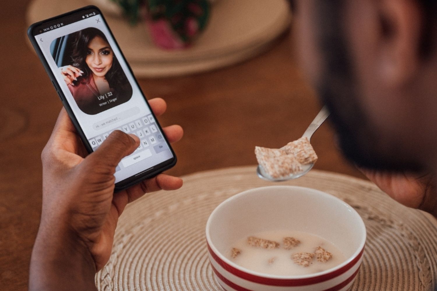 Quase 8 em cada 10 usuários estão esgotados nos apps de namoro