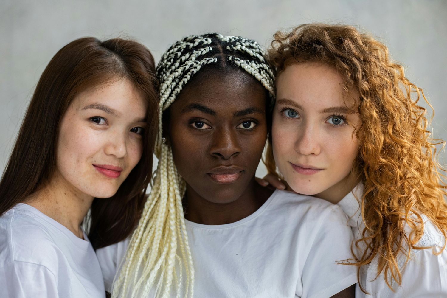 Um estudo internacional analisou milhares de respostas a meninas geradas por sistemas de inteligência artificial: o resultado revela um grande problema