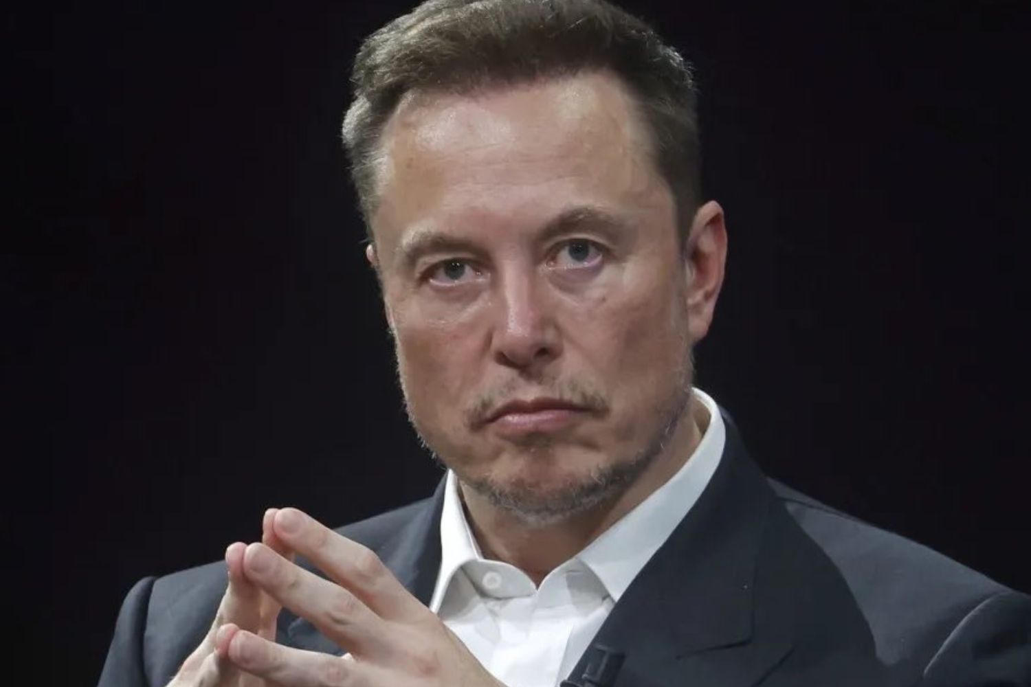 Musk vs. OpenAI: gigantes da inteligência artificial frente a frente