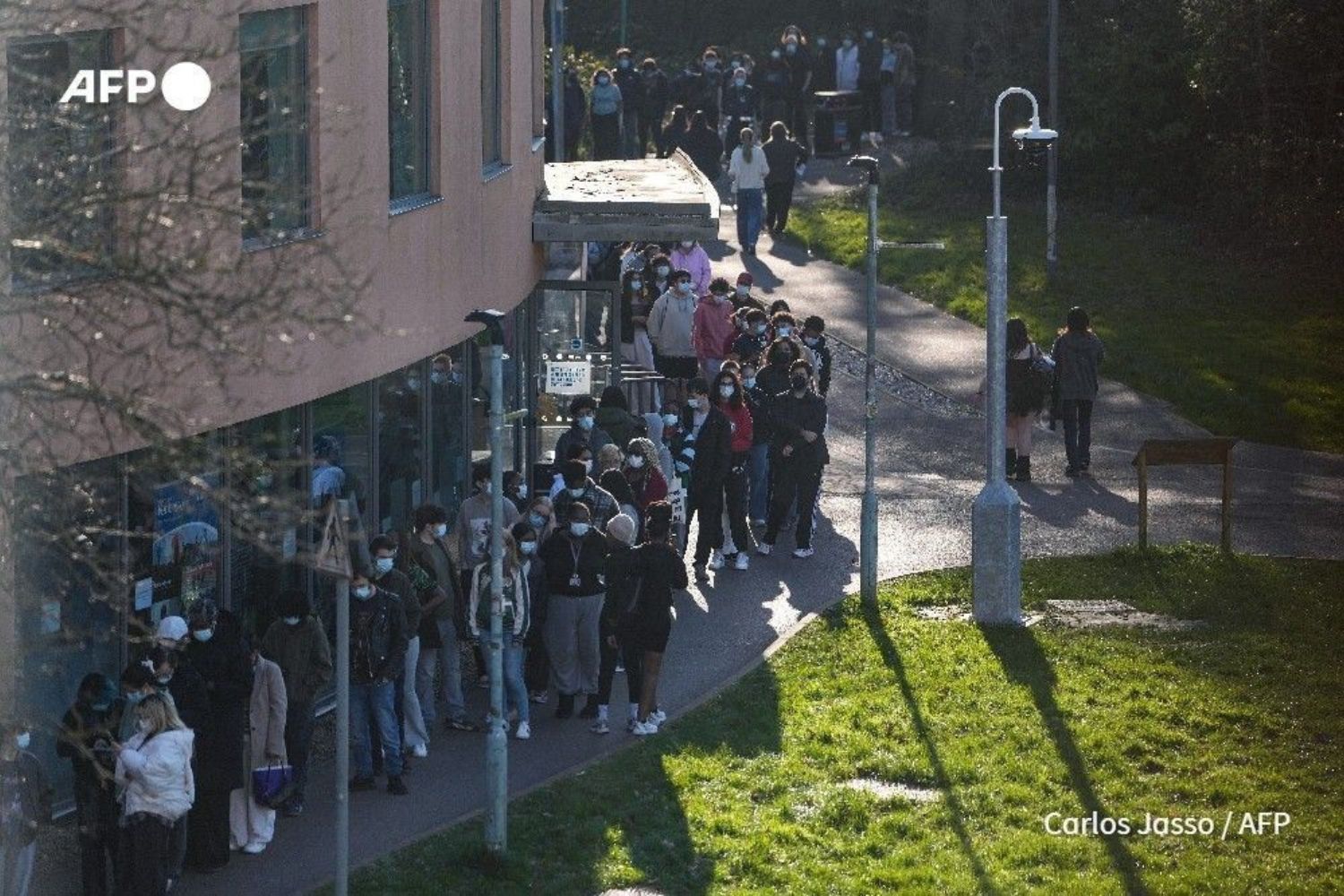 Um surto raro de meningite está se espalhando rápido e já preocupa autoridades no Reino Unido