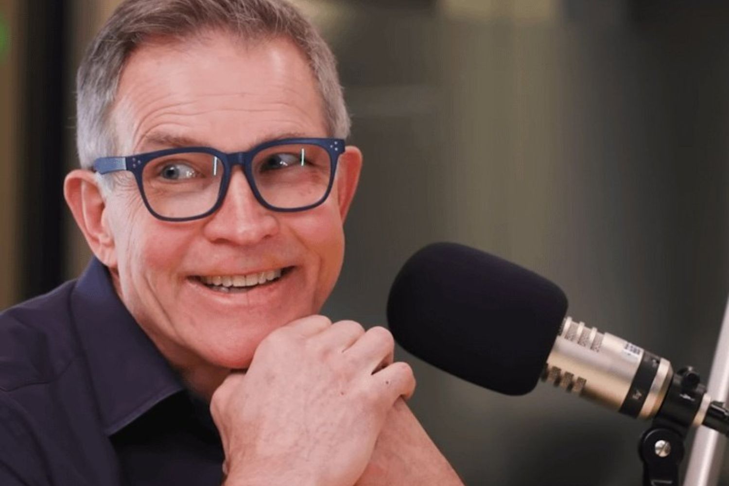 O criador do Roblox no centro de uma tempestade: sucesso bilionário, decisões polêmicas e um debate que não para de crescer