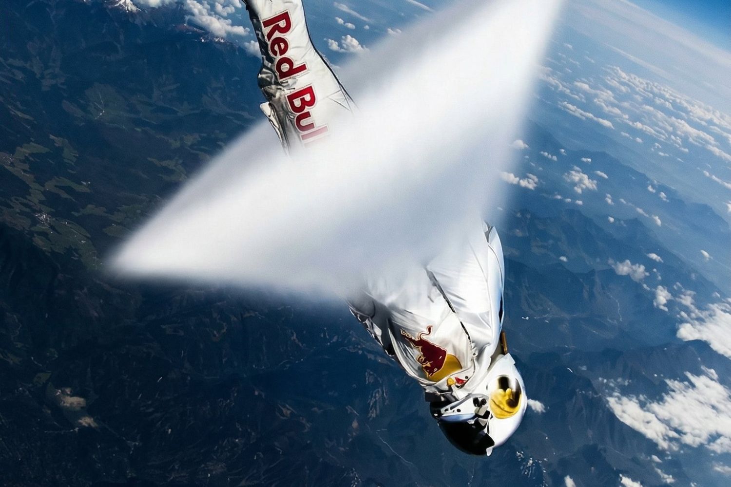 Em 14 de outubro de 2012, um homem realizou um salto a 39 km de altitude, superou a velocidade do som em queda livre, e bateu 3 recordes