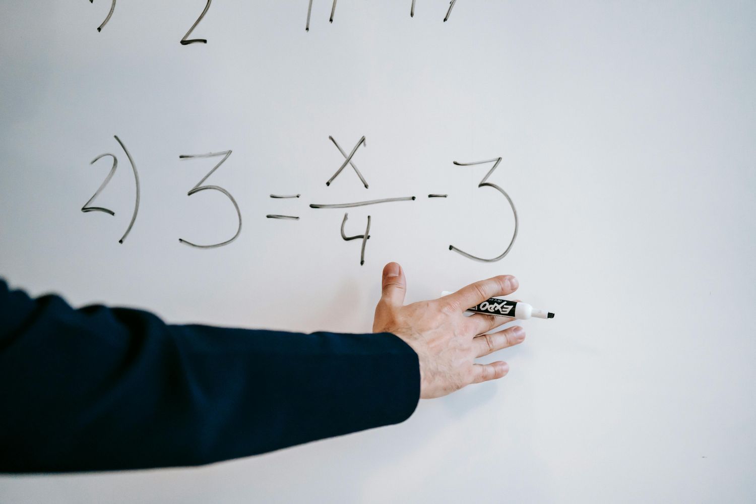 Por que 142857 é considerado um dos números mais curiosos da matemática
