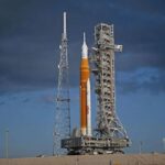 O verdadeiro motivo por trás dos trajes laranja dos astronautas da missão Artemis II