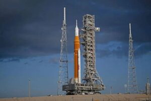 O verdadeiro motivo por trás dos trajes laranja dos astronautas da missão Artemis II