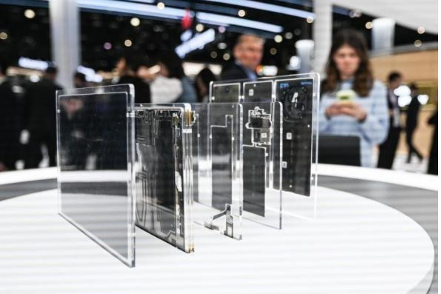 MWC 2026 mostrou que os smartphones “burros” estão com os dias contados