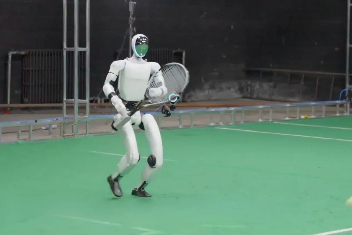 Um experimento recente colocou um robô a jogar tênis: o resultado foi melhor do que muitos iniciantes