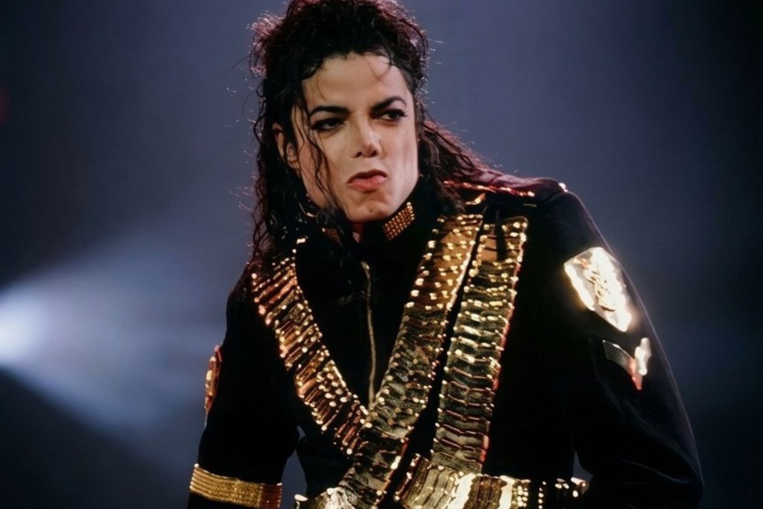 A herança de Michael Jackson volta ao centro da disputa e Paris Jackson decide enfrentar quem controla o legado