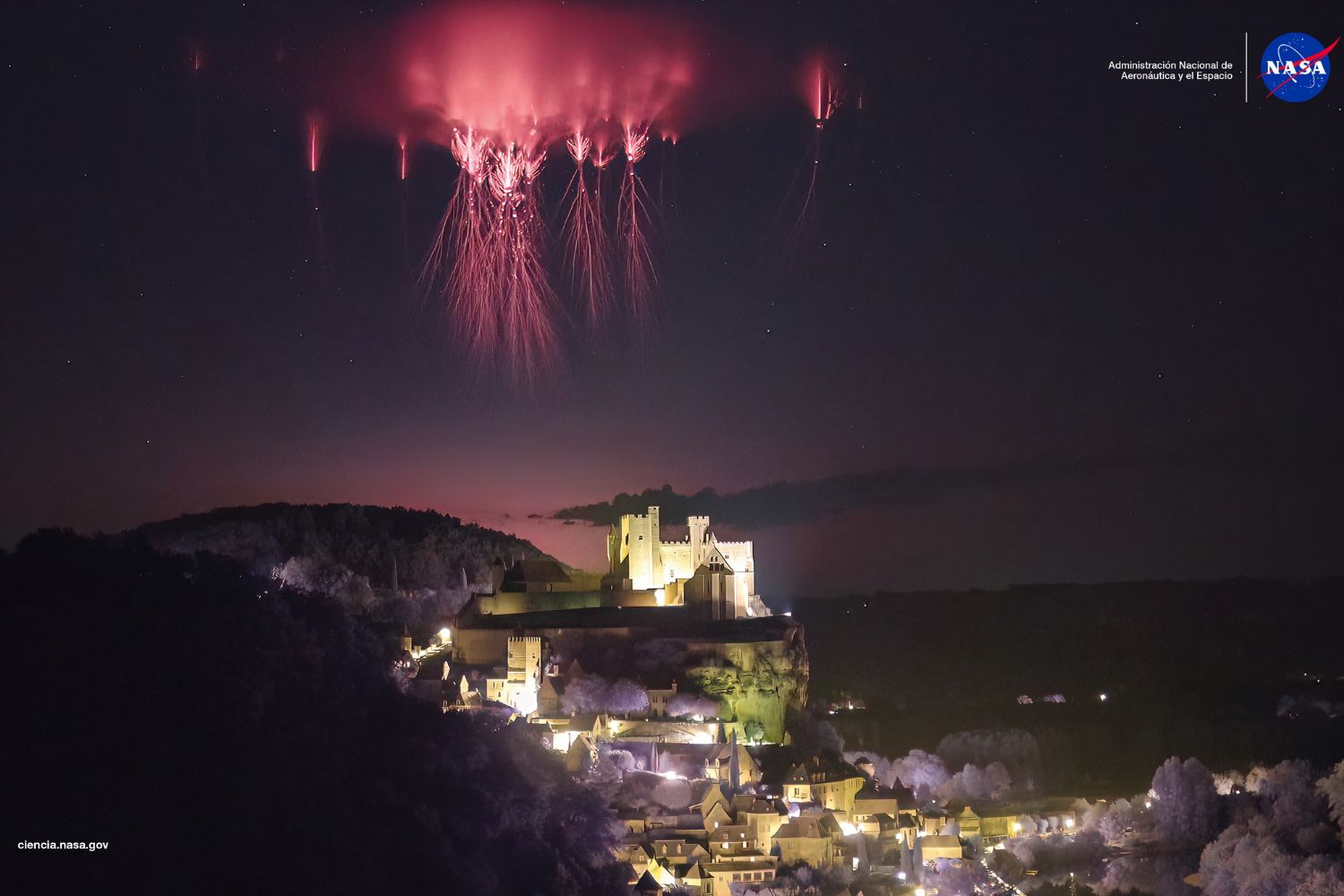 As misteriosas luzes vermelhas que surgem sobre tempestades e quase ninguém consegue fotografar