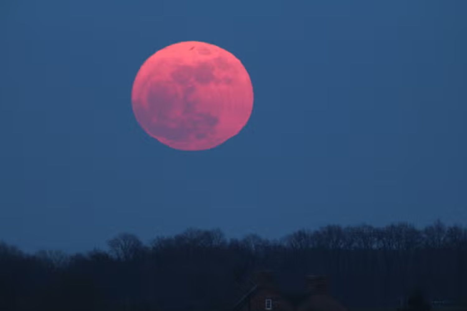 A “lua rosa” está chegando, mas o que você verá no céu pode surpreender mais do que o nome sugere