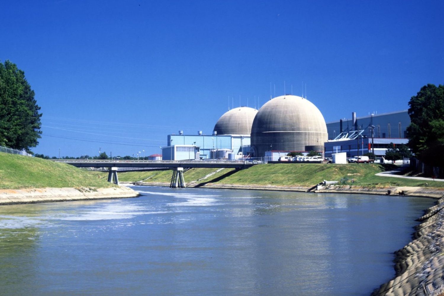 Macron e Von der Leyen defendem retorno da energia nuclear na Europa