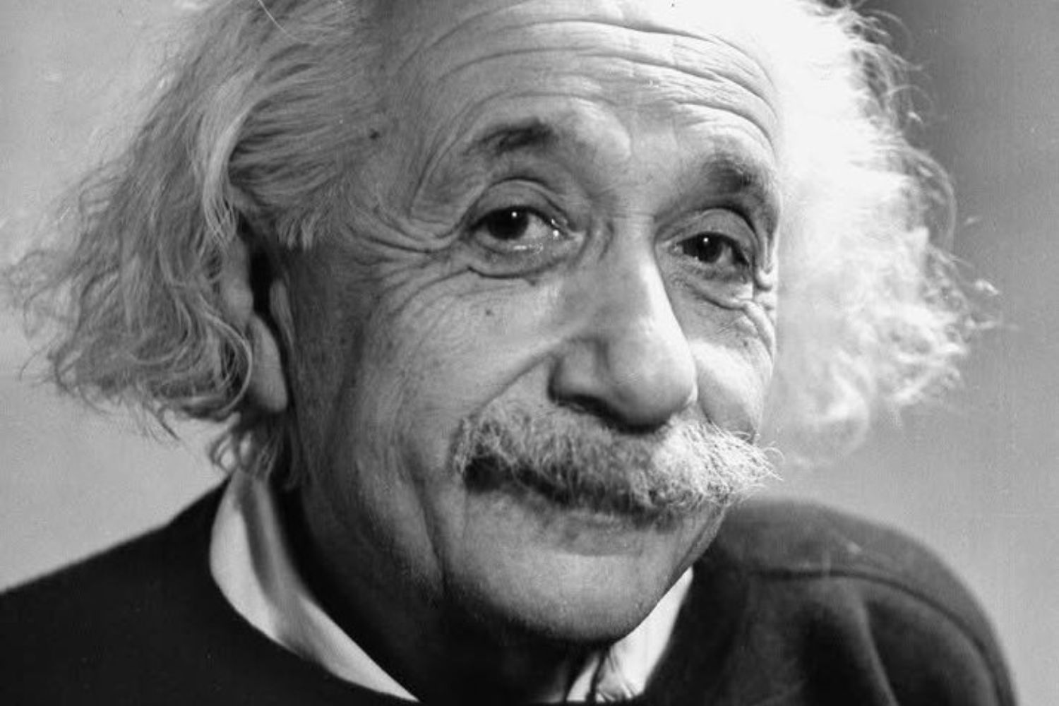 Futurista prevê que a IA pode tornar qualquer trabalhador “30 vezes mais inteligente que Einstein”