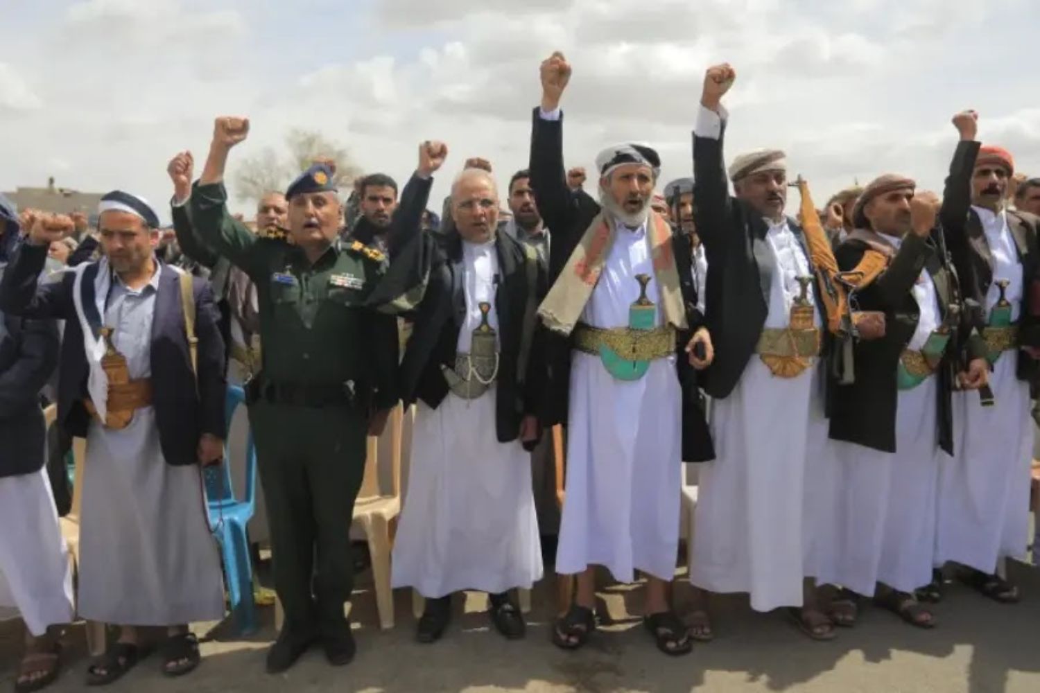 Hutíes do Iêmen entram na guerra e ameaçam fechar outro estreito crucial no Oriente Médio