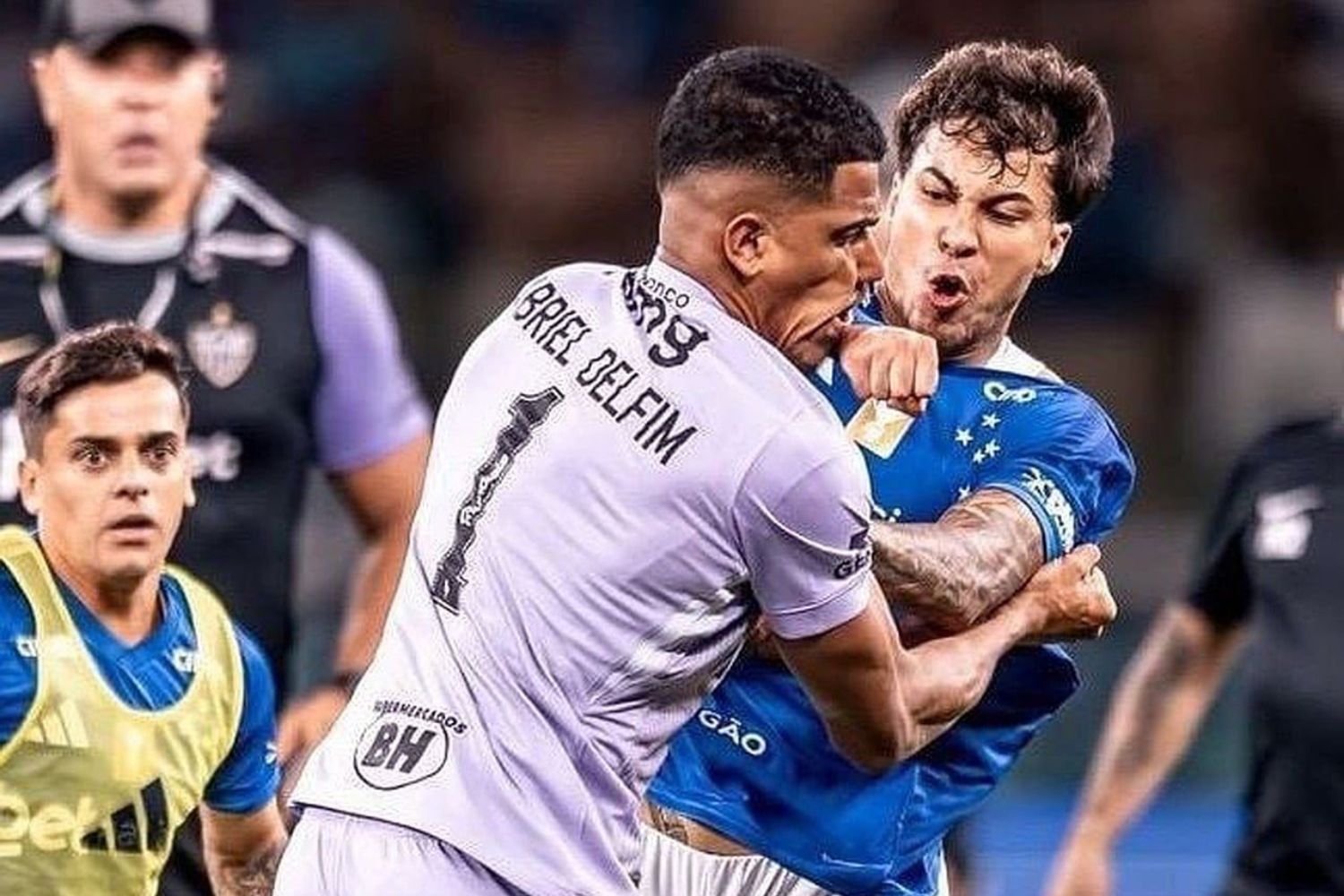 O clássico que terminou em caos e deixou o futebol brasileiro em choque