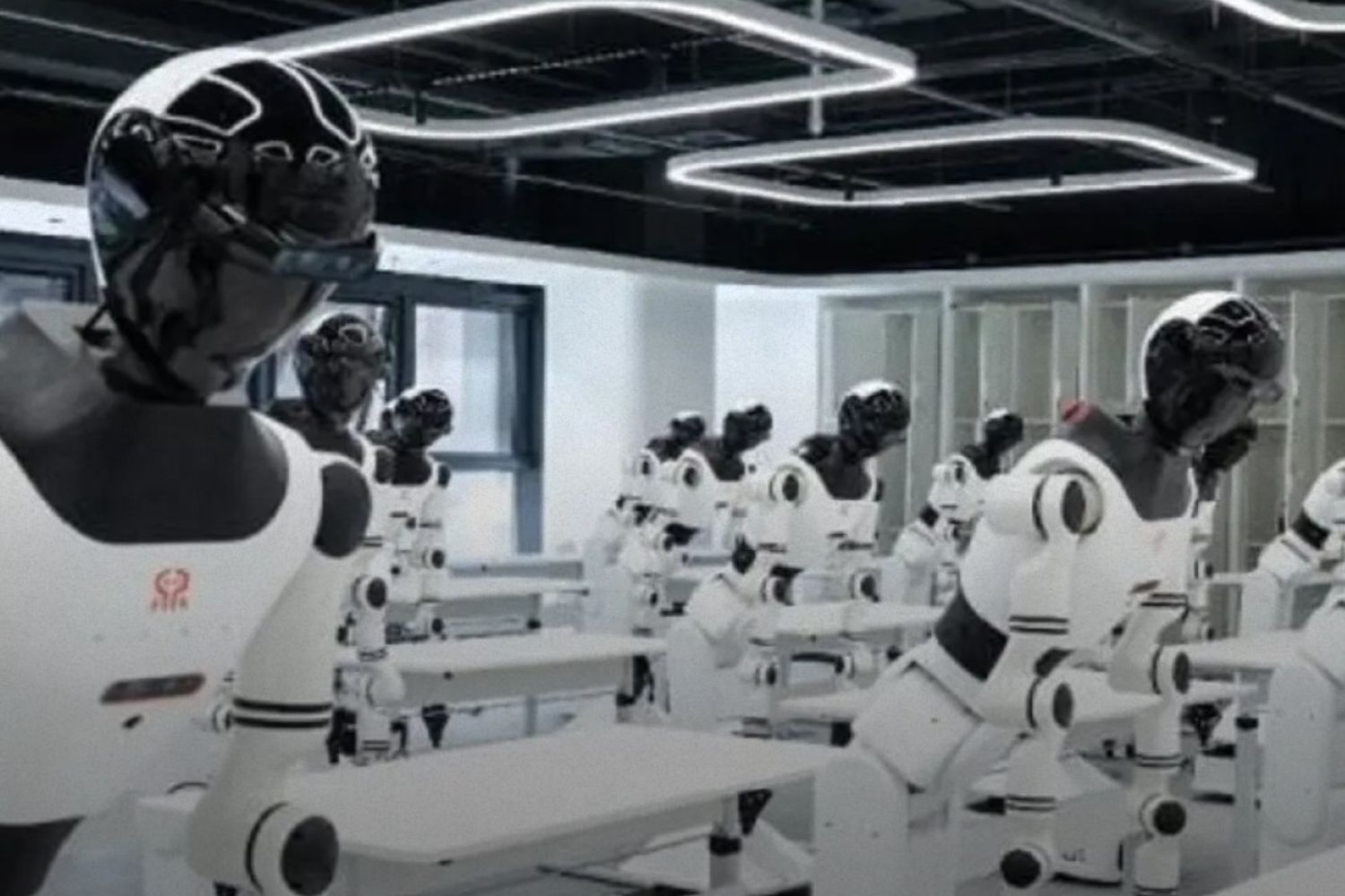 A China começou a treinar robôs como se fossem alunos