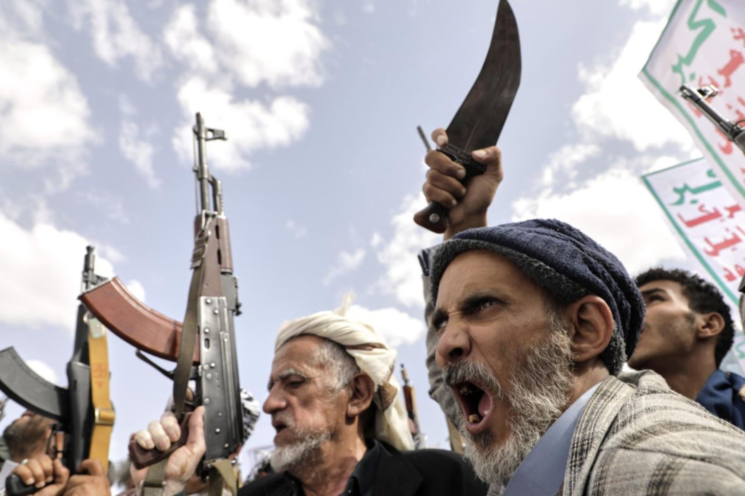 Hutíes do Iêmen entram na guerra e ameaçam fechar outro estreito crucial no Oriente Médio