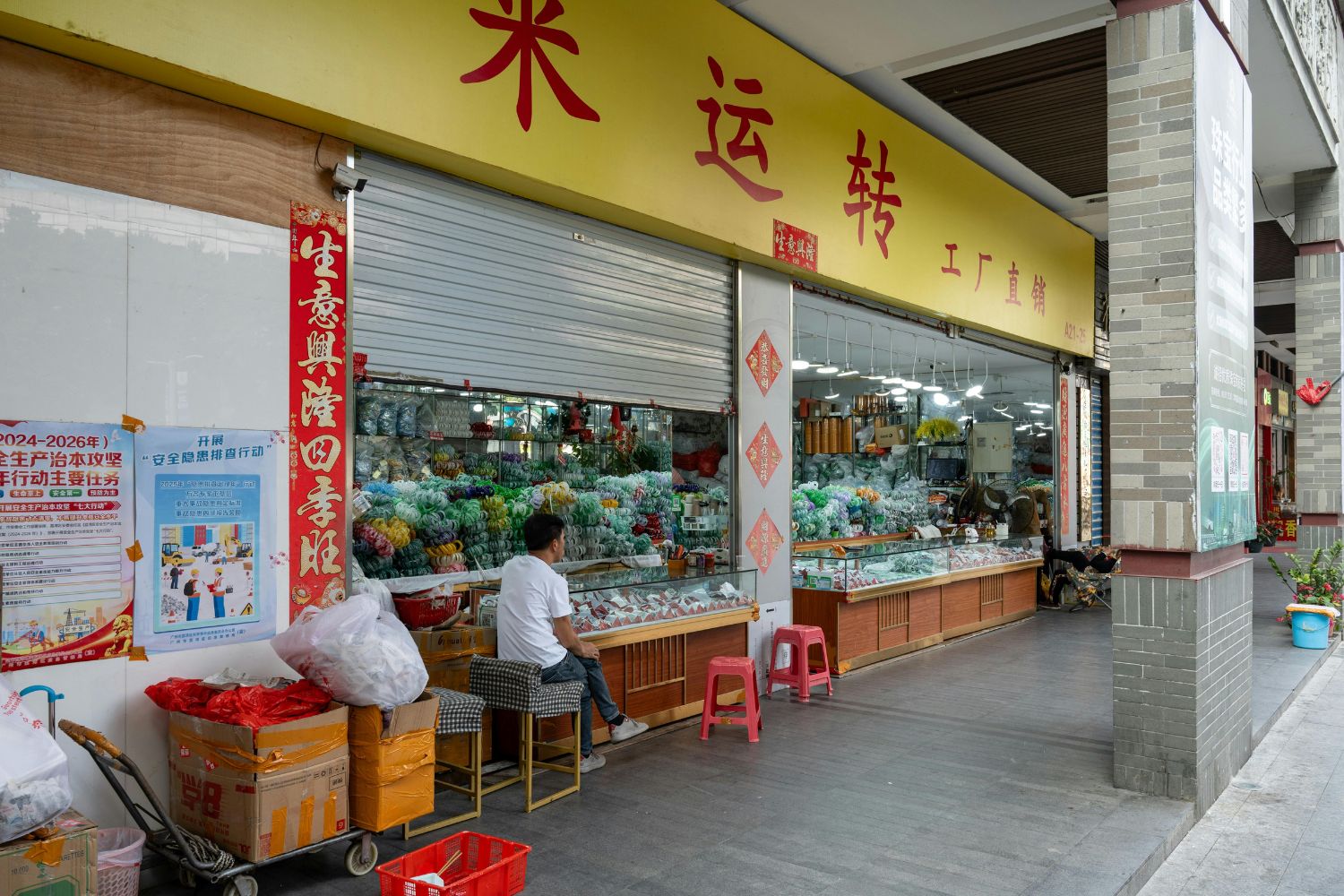 Antes da Copa do Mundo, vendas de produtos já movimentam milhões fora dos estádios