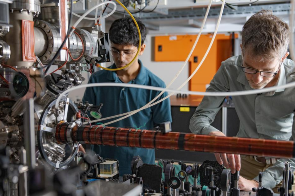 Físicos Conseguem Provar Que átomos Podem Estar Em Dois Lugares Ao Mesmo Tempo