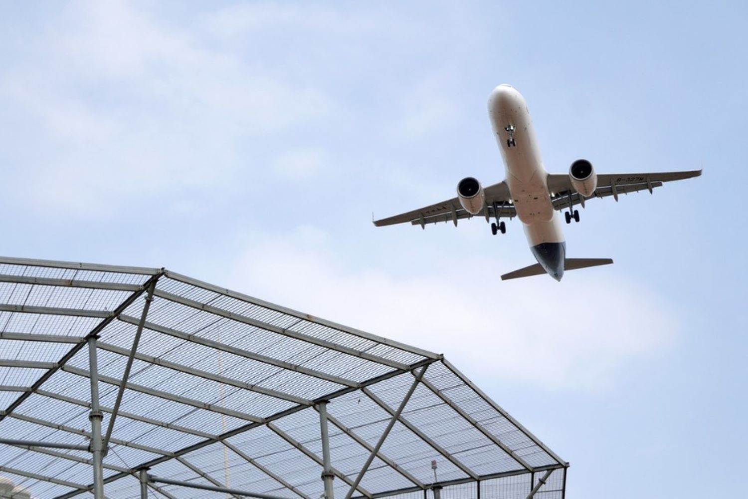 Europa pode ficar sem combustível para aviões em semanas após bloqueio no Oriente Médio