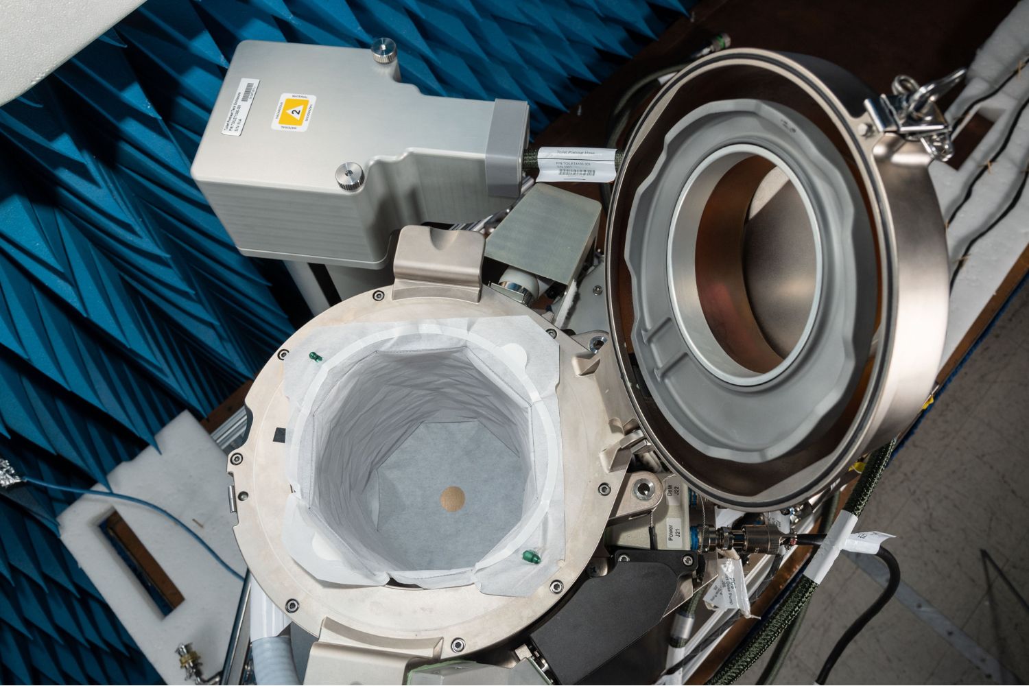 Luz de falha no banheiro da Orion chama atenção no início da missão Artemis II