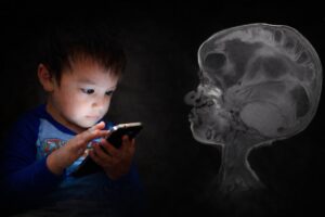 Autismo digital: especialistas alertam sobre efeitos do excesso de telas em crianças