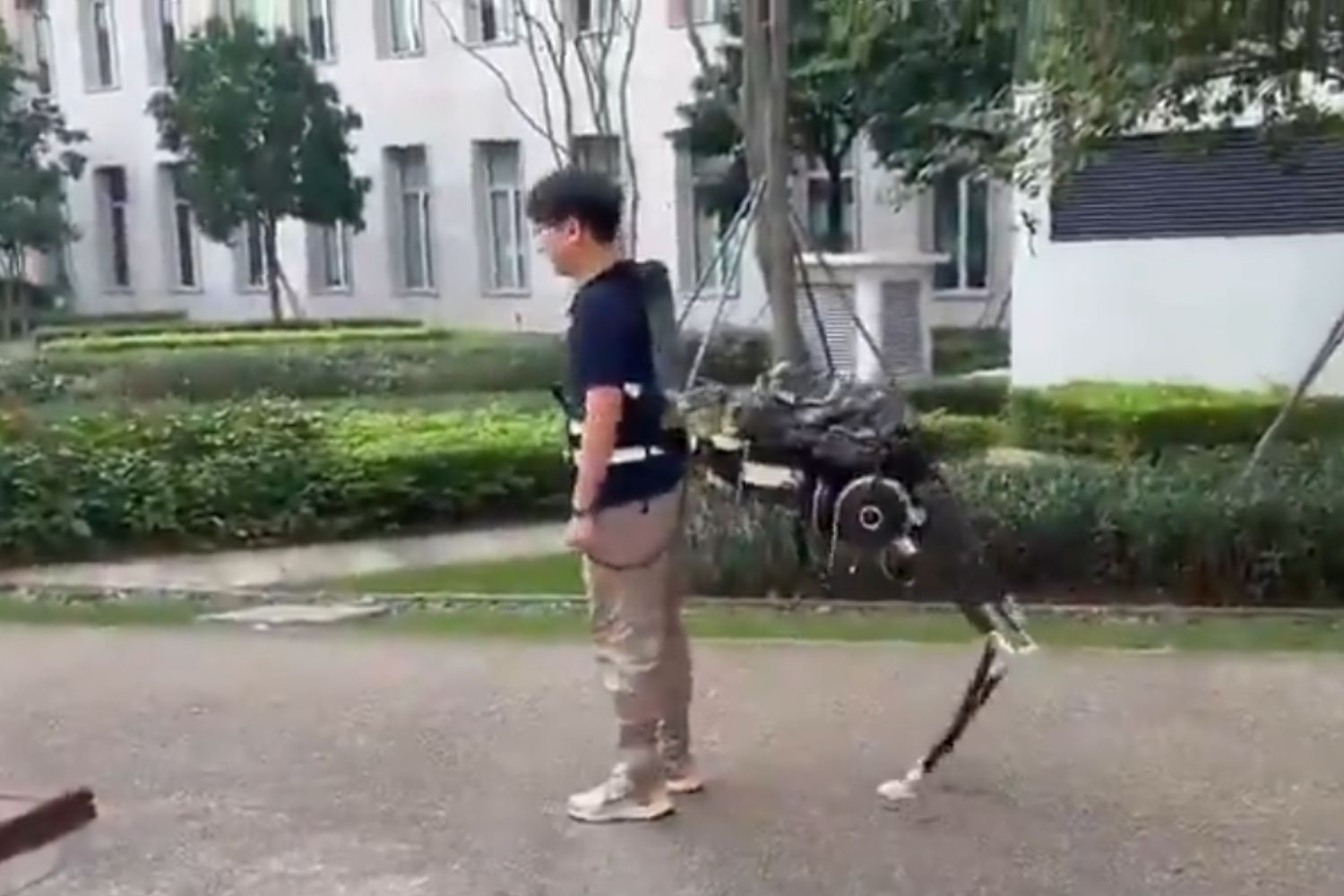 China cria exoesqueleto que transforma humanos em “centauros”