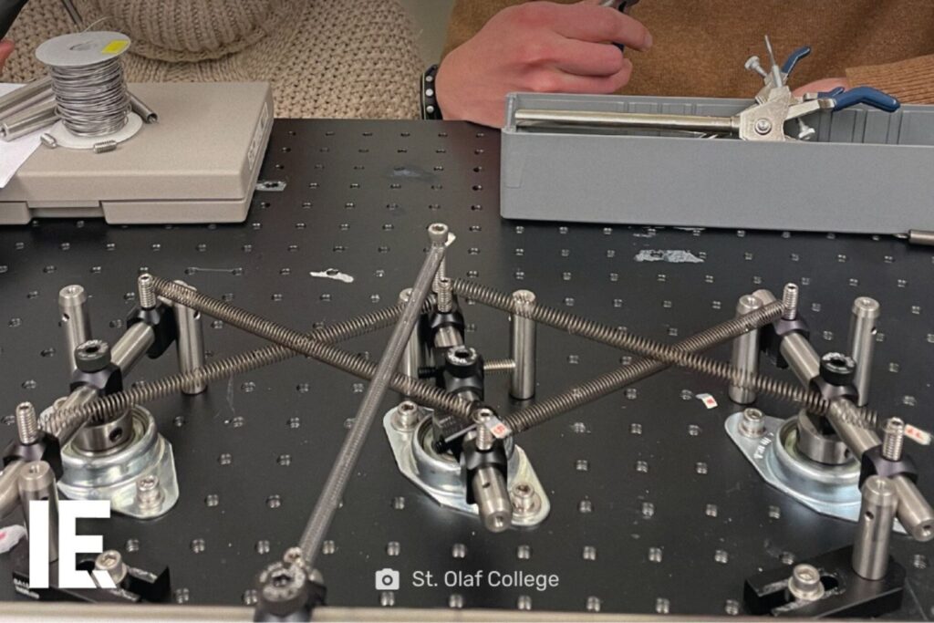 Cientistas criam computador sem eletricidade que funciona com molas e calor do ambiente