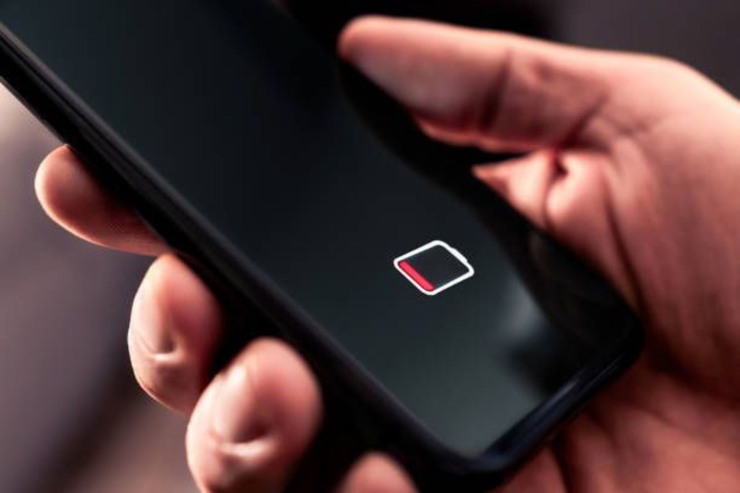 União Europeia vai obrigar celulares com baterias removíveis a partir de 2027