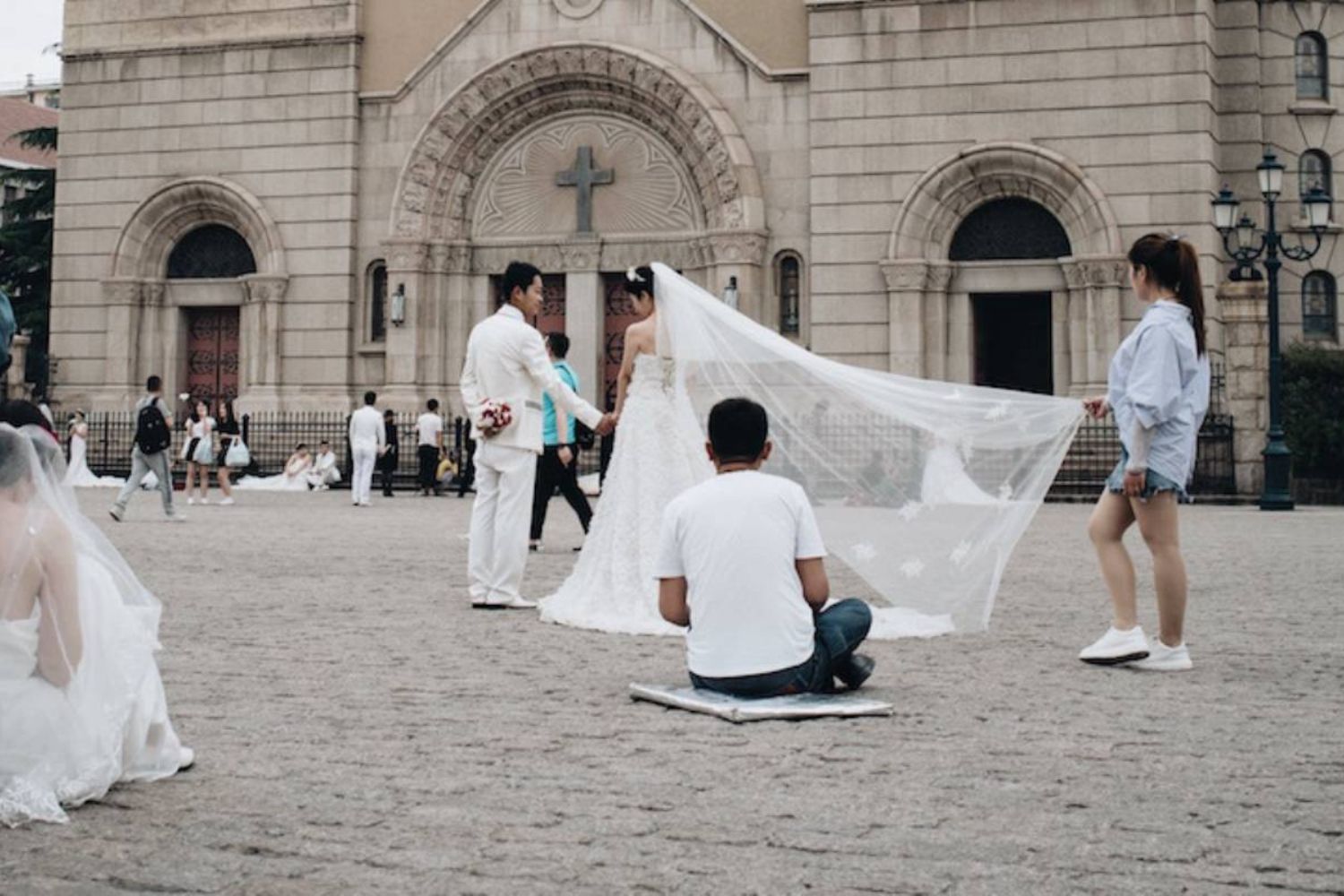 Mulheres vivem presas em casamentos com homens gays na China rural