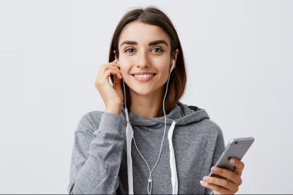 Fones com fio voltam a crescer e desafiam o domínio dos modelos Bluetooth