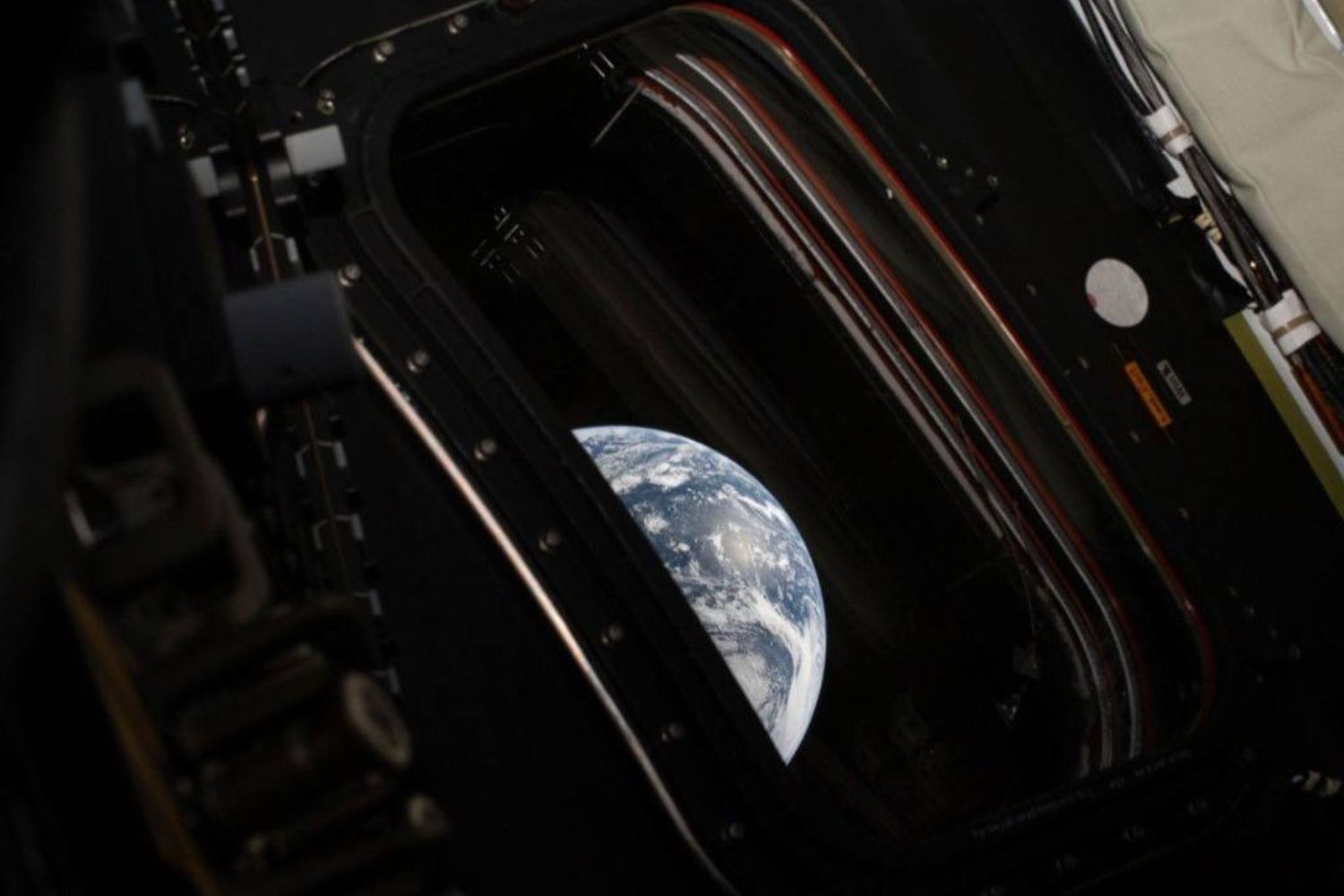 A Terra vista como nunca antes: as imagens captadas pela missão Artemis II no caminho à Lua que estão impressionando o mundo