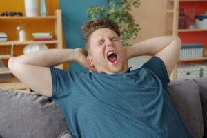 Você não vai acreditar no que realmente acontece quando alguém boceja perto de você