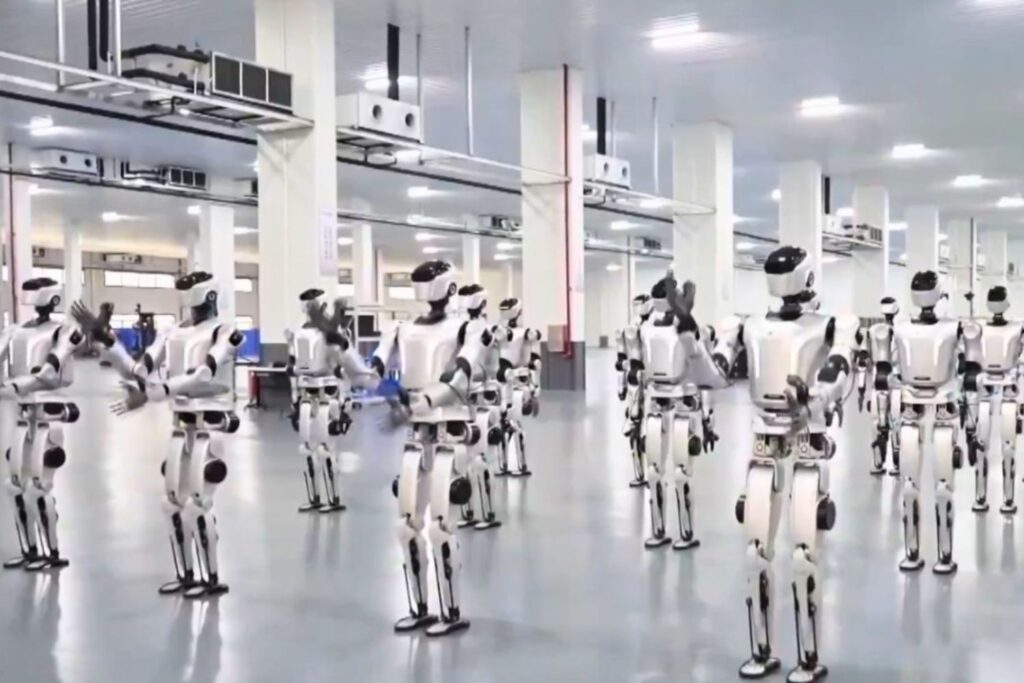 China inaugura fábrica que produz mais de 10 mil robôs humanoides por ano